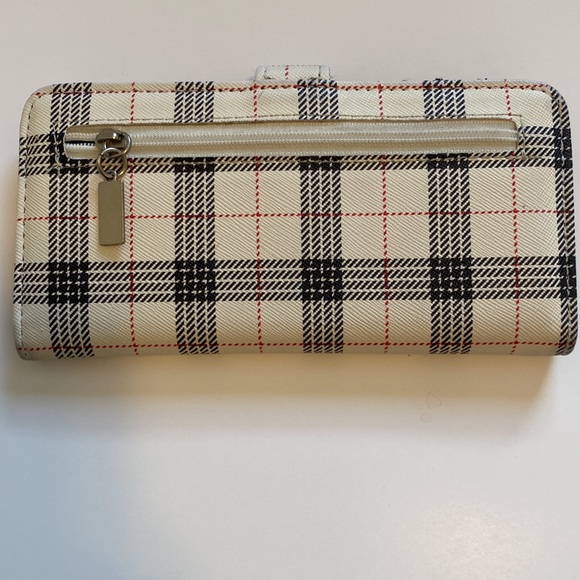 🦋🦋🦋Like new wallet - Picture 2 of 8